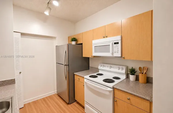 $1,999 | 1919 Van Buren Street, Unit 115A, Hollywood, FL 33020