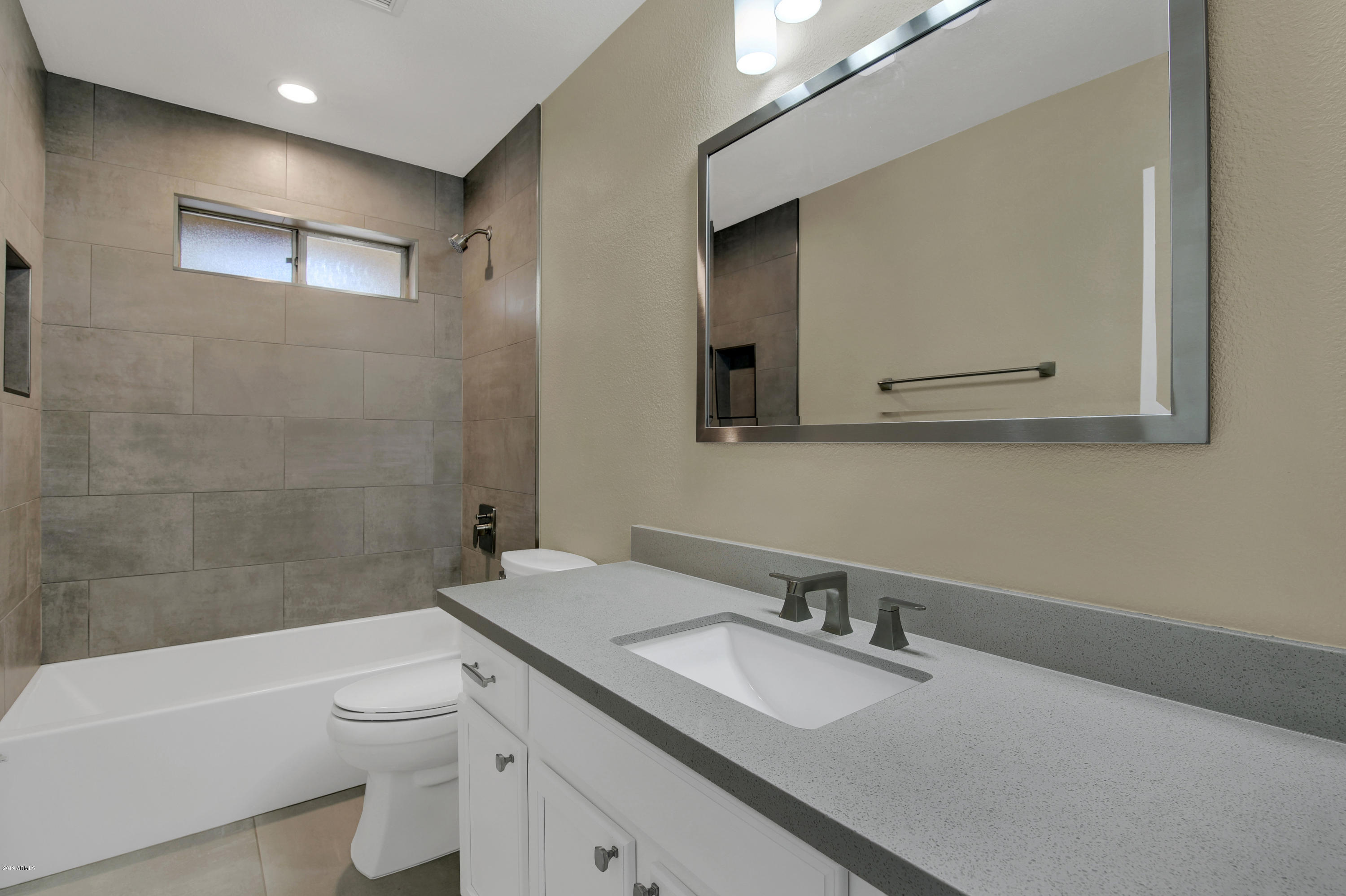 4431 East Grandview Road Phoenix, AZ 85032 - Photo 9 of 33 11