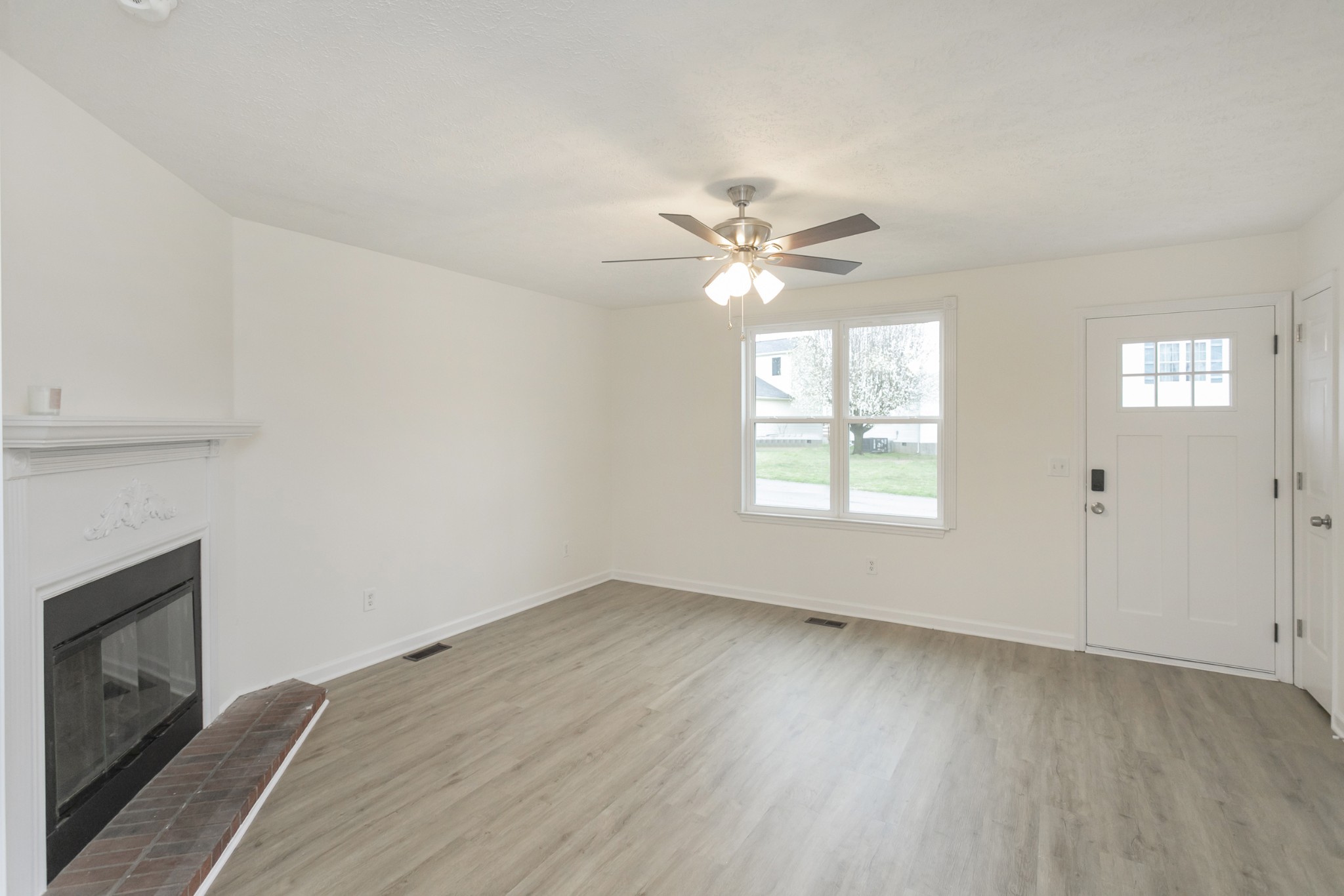 110 River Bend Road Hendersonville, TN 37075 - Photo 7 of 24 Living room