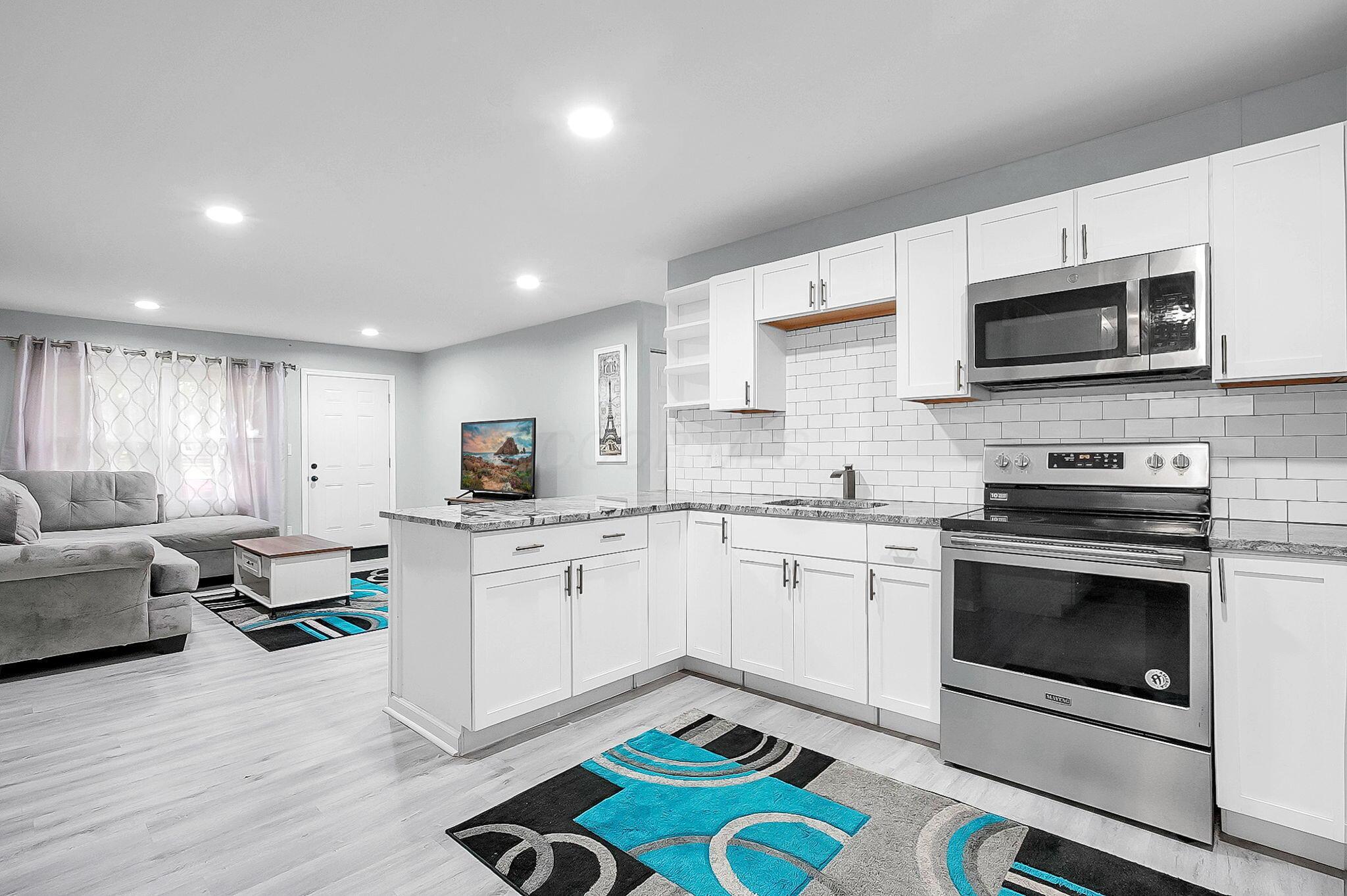 5081 Lockbourne Road Columbus, OH 43207 - Photo 10 of 27 Kitchen