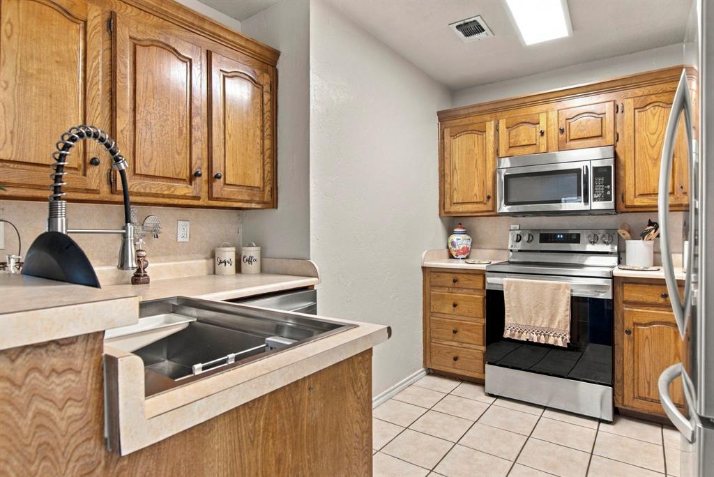 317 Moore Creek Road Hurst, TX 76053 - Photo 15 of 30 Gallery Image 15