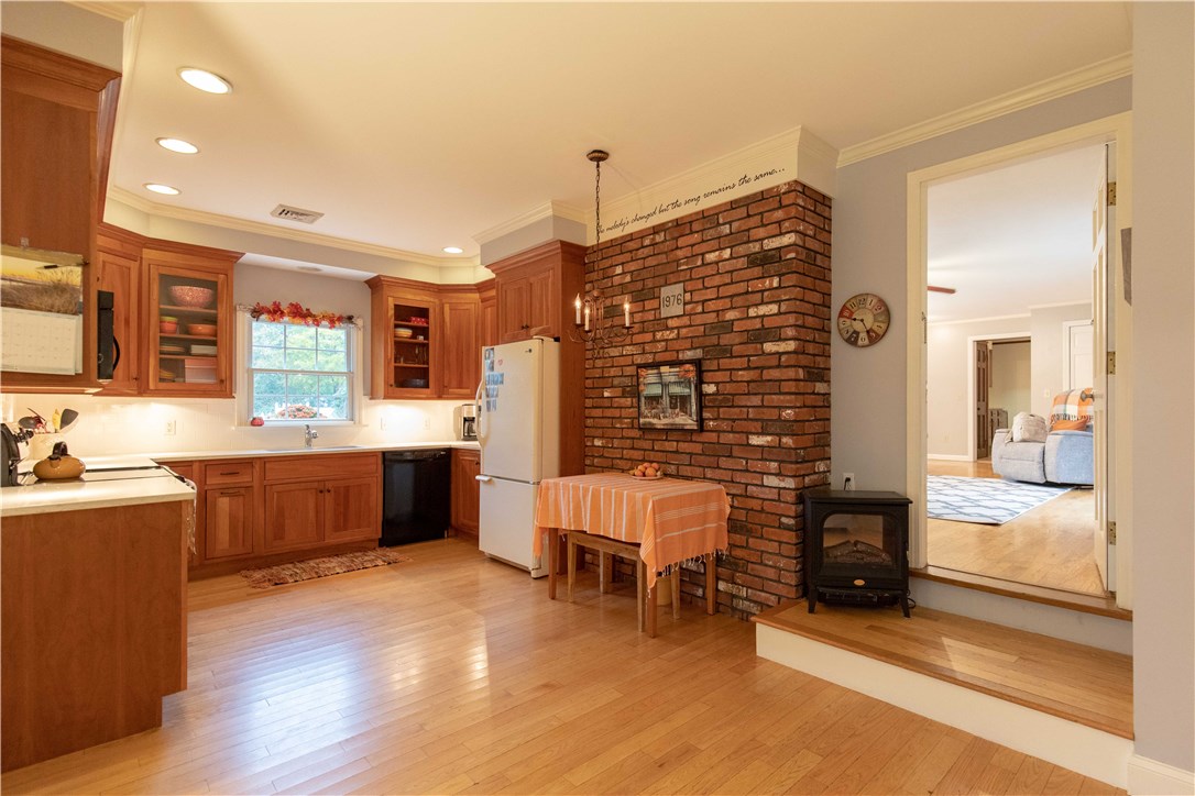 5 Daisy Avenue Westerly, RI 02891 - Photo 12 of 40 Gallery Image 12