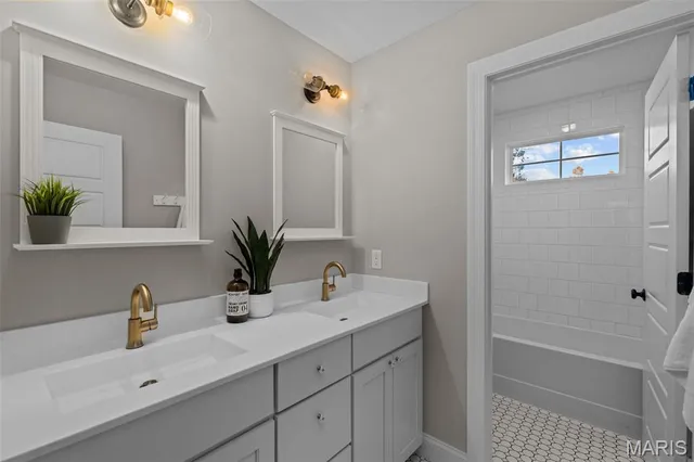 $875,000 | 371 Calvert Avenue, Webster Groves, MO 63119