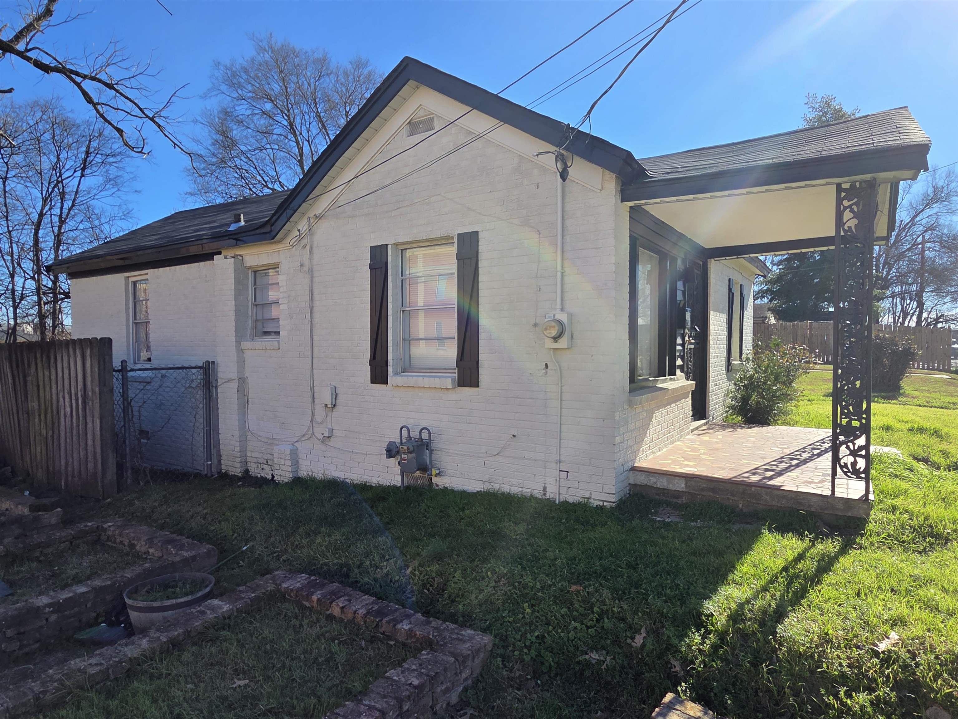 1558 Tayner Street Memphis, TN 38108 - Photo 2 of 12 a front view of a house with garden