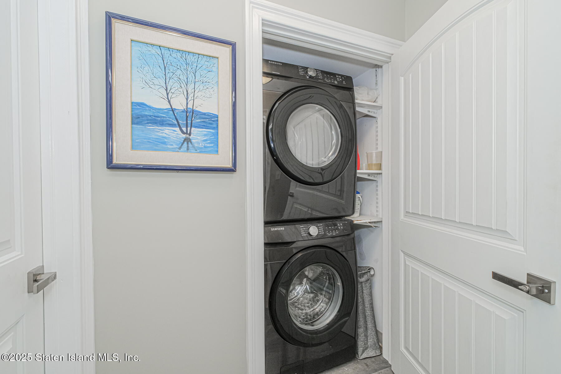 5434 Amboy Road Staten Island, NY 10312 - Photo 25 of 51 a view of washer and dryer in a utility room