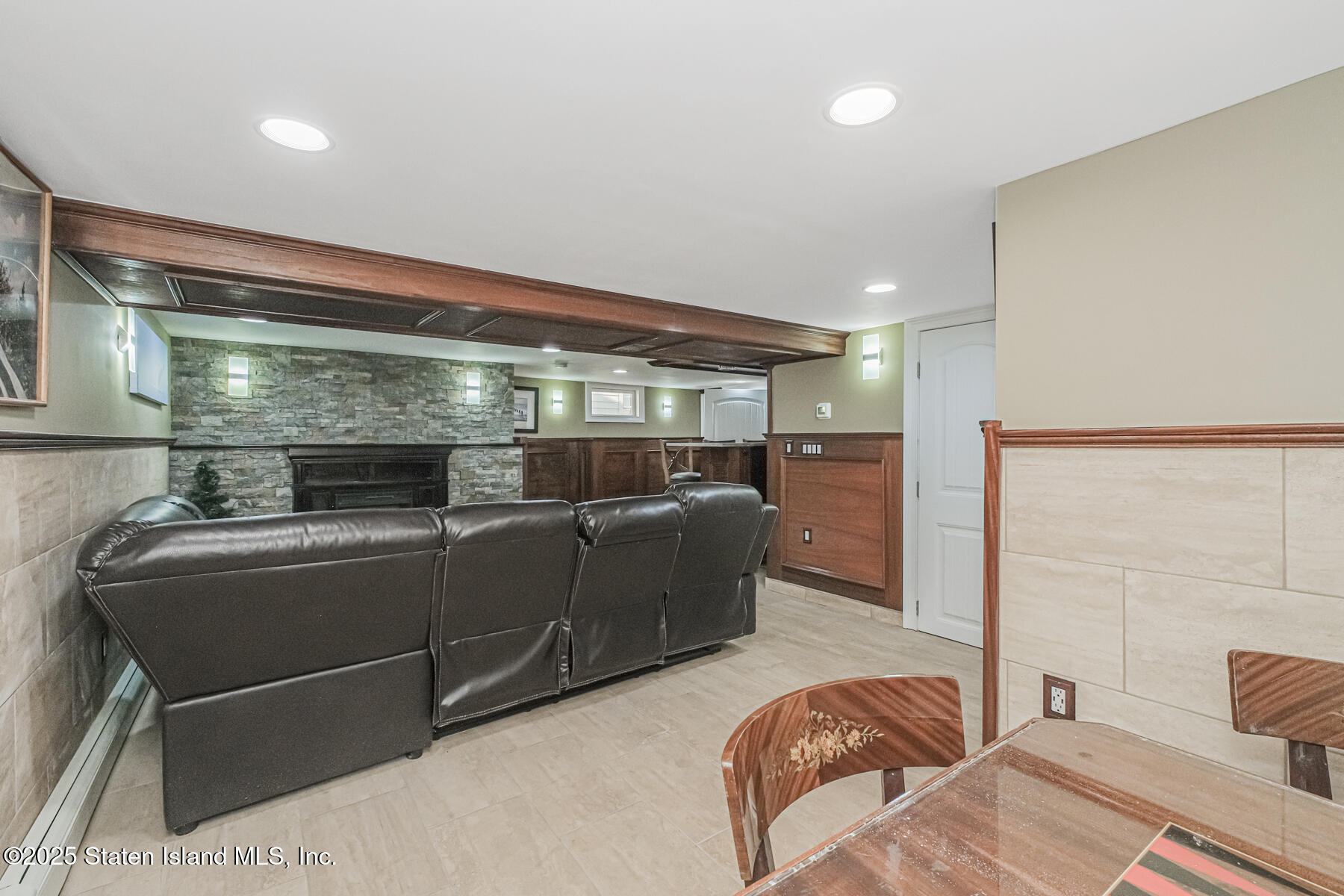 5434 Amboy Road Staten Island, NY 10312 - Photo 42 of 51 a living room with furniture