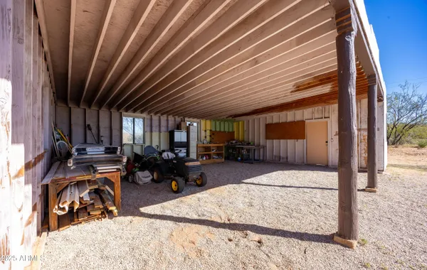 a view of an house with backyard
