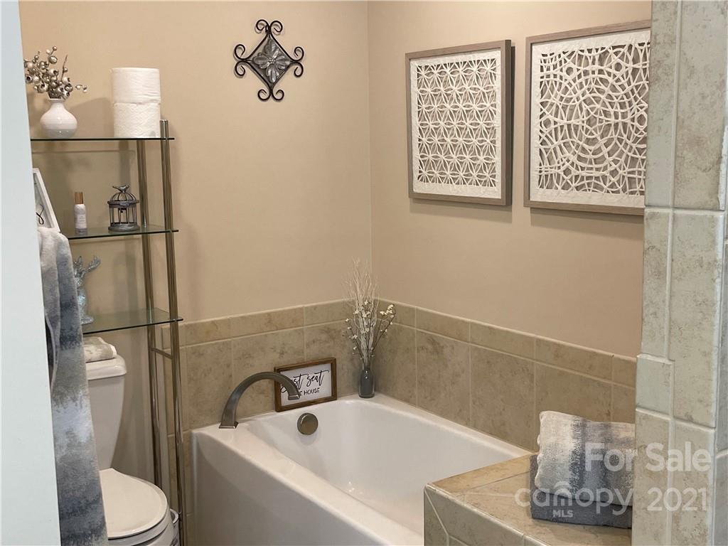 4121 Section House Road, Unit 40/E Hickory, NC 28601 - Photo 8 of 35 Gallery Image 8