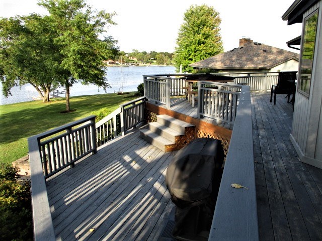 527 Baintree Road Lake Summerset, IL 61019 - Photo 6 of 36 a view of balcony with wooden floor and outdoor seating