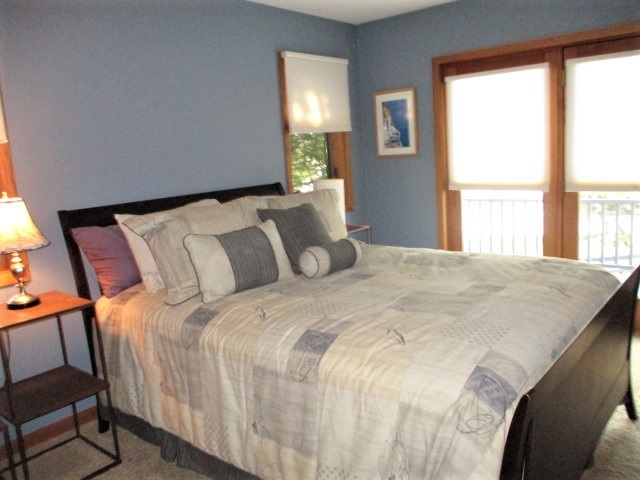 527 Baintree Road Lake Summerset, IL 61019 - Photo 10 of 36 a bedroom with a bed and a window