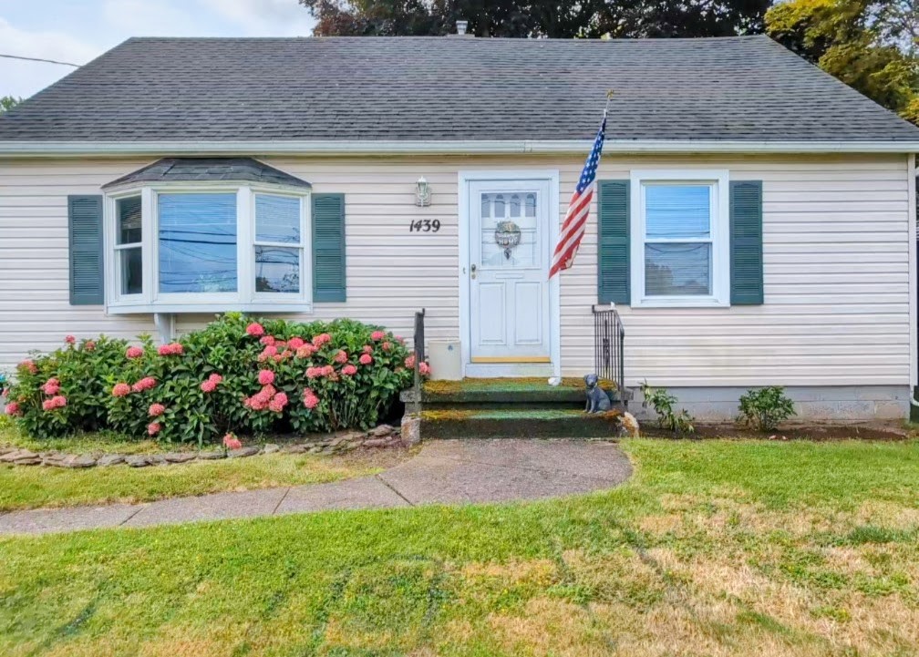 1439 Spencerport Road Gates, NY 14606 - Photo 2 of 17