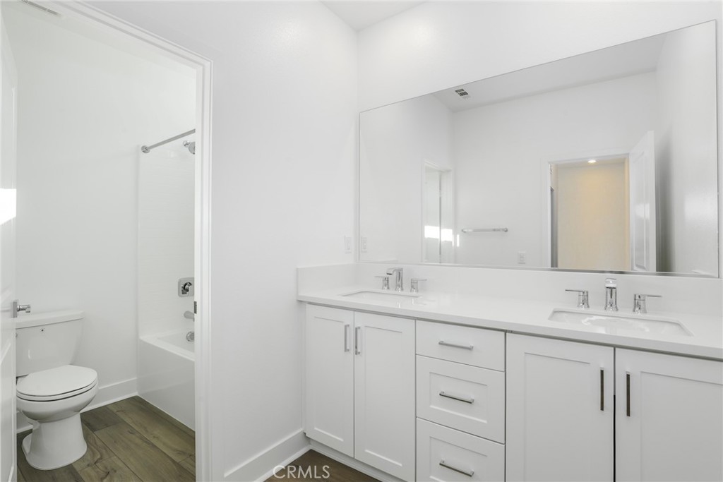 27213 Tamarack Lane Valencia, CA 91381 - Photo 32 of 40 a bathroom with a toilet a sink and mirror