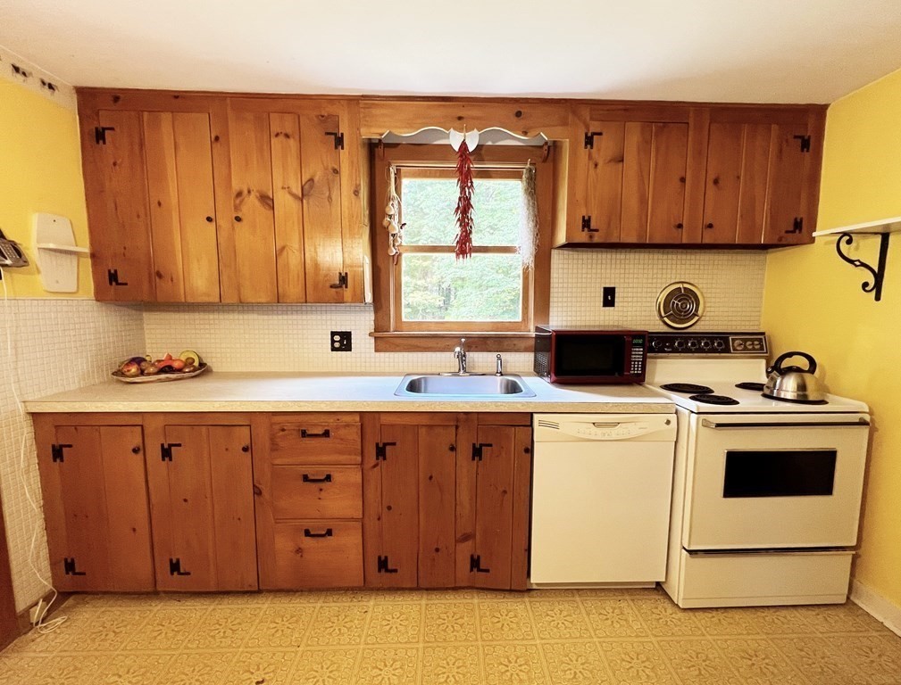 17 Ham Hill Road Southwick, MA 01077 - Photo 6 of 42 Gallery Image 6