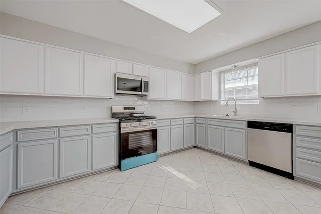 $2,100 | 8714 Garrett Street, Needville, TX 77461