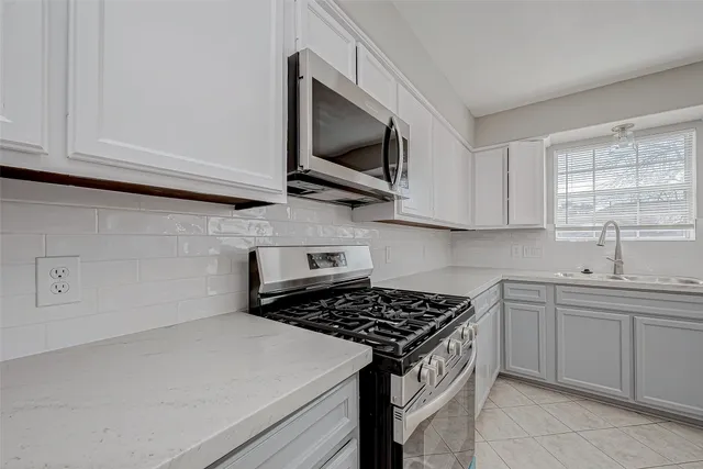 $2,100 | 8714 Garrett Street, Needville, TX 77461