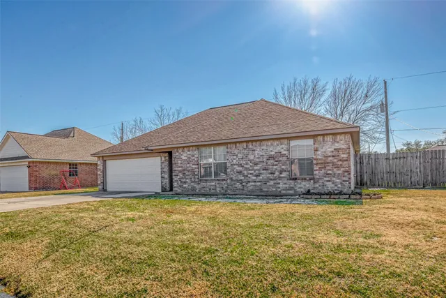 $2,100 | 8714 Garrett Street, Needville, TX 77461
