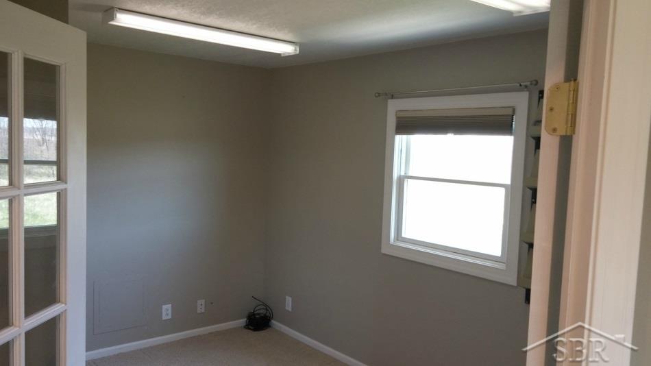 4690 East Kent Road Freeland, MI 48623 - Photo 19 of 28 31288965-19.JPG
