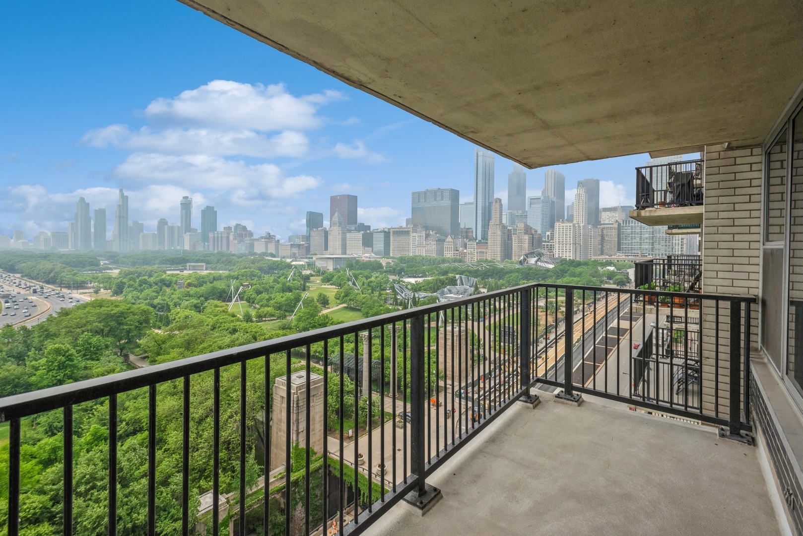 400 East Randolph Street, Unit 1515 Chicago, IL 60601 - Photo 16 of 51 a balcony with street view