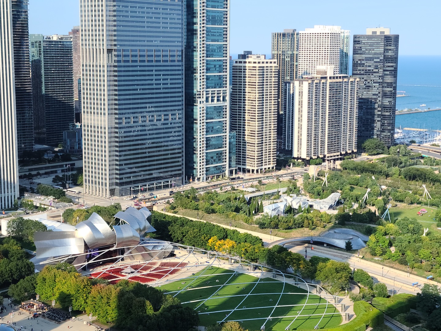 400 East Randolph Street, Unit 1515 Chicago, IL 60601 - Photo 48 of 50 a view of a backyard with sitting area