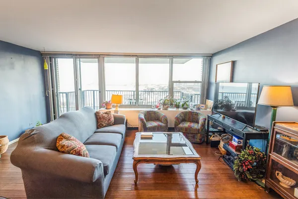 $425,000 | 400 East Randolph Street, Unit 1515, Chicago, IL 60601