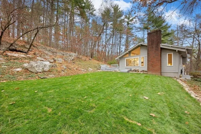a view of a house with a yard
