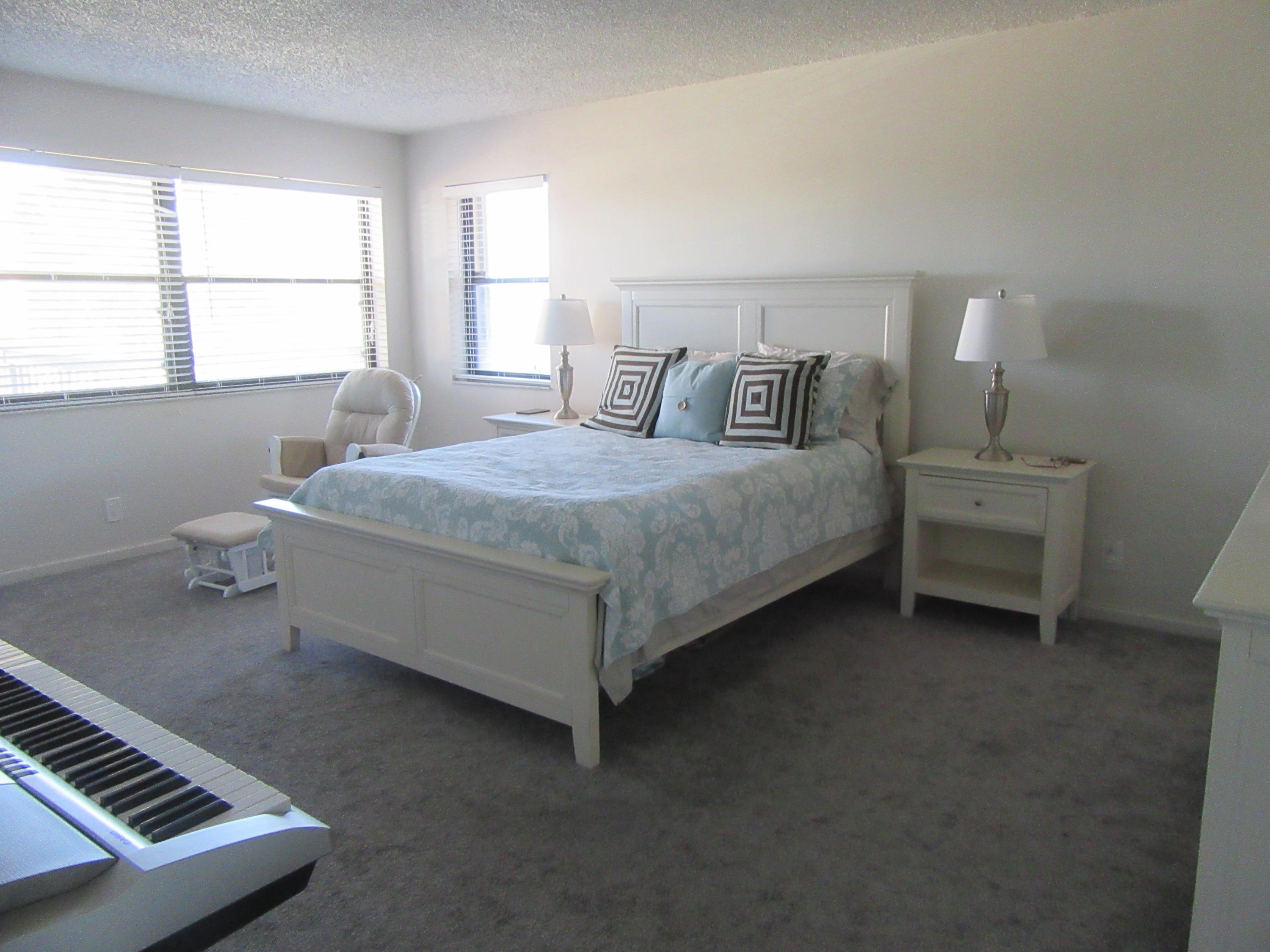 374 Golfview Road, Unit 406 North Palm Beach, FL 33408 - Photo 13 of 16 Guest bedroom