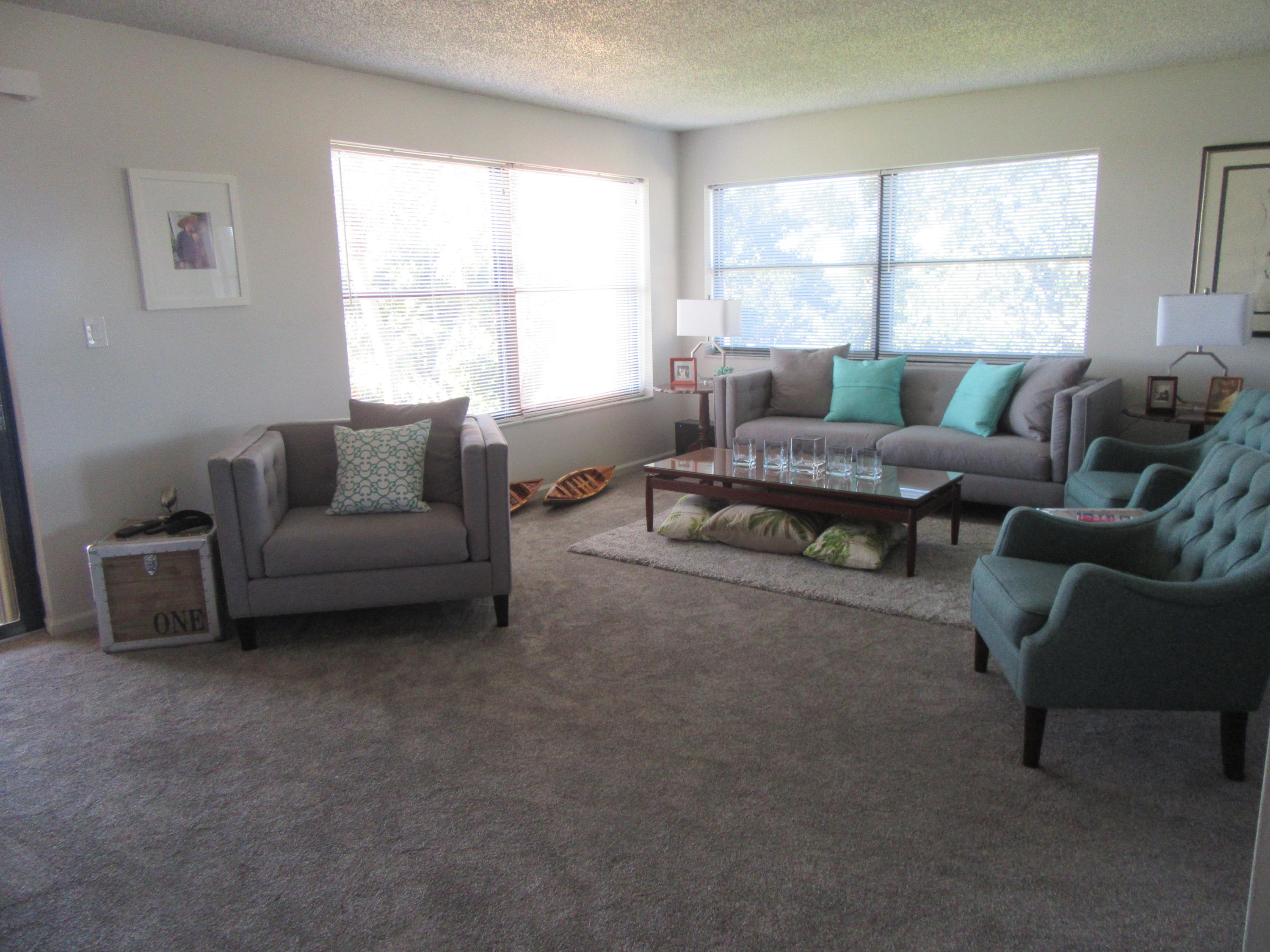 374 Golfview Road, Unit 406 North Palm Beach, FL 33408 - Photo 2 of 16 Living room