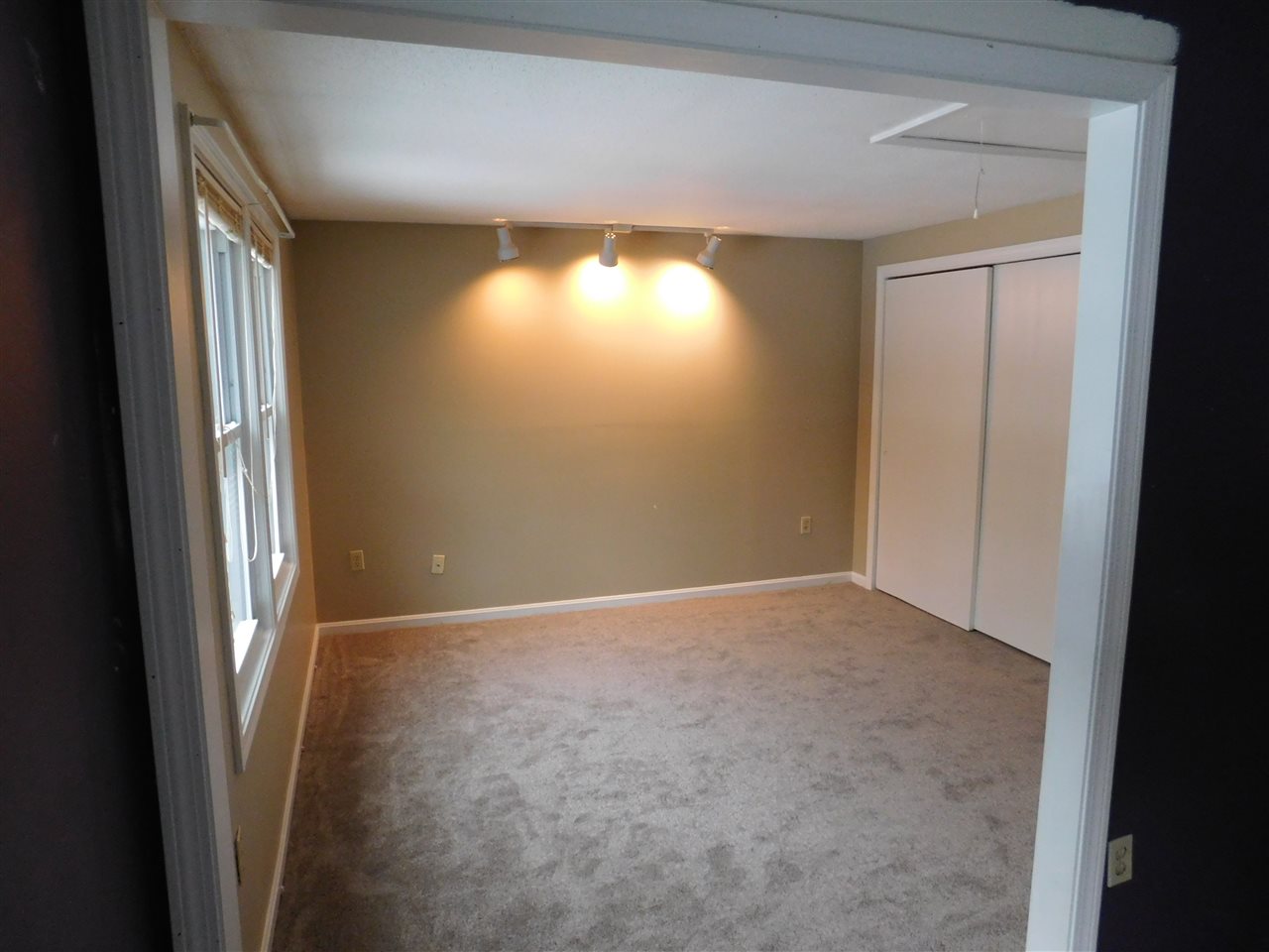 2 Burlington Road Nashua, NH 03062 - Photo 9 of 14
