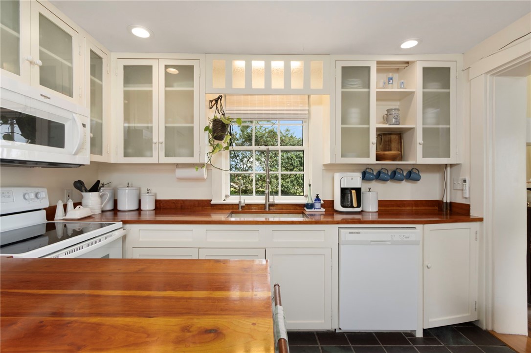 7 Old Ferry Road Bristol, RI 02809 - Photo 6 of 21 Gallery Image 6