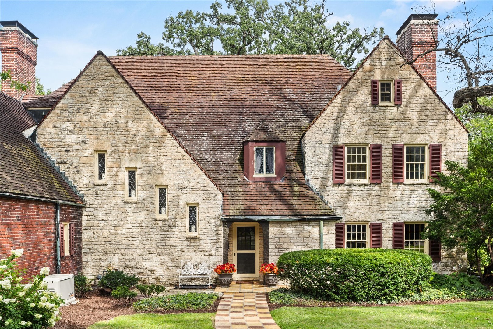 2221 Twin Oak Road Peru, IL 61354 - Photo 4 of 82 Gallery Image 4