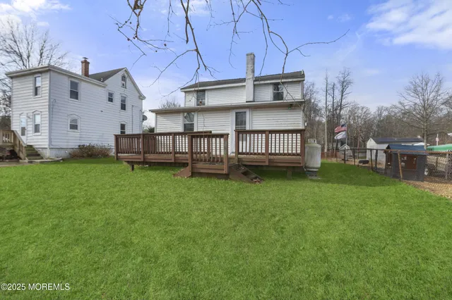 a view of a house with a backyard