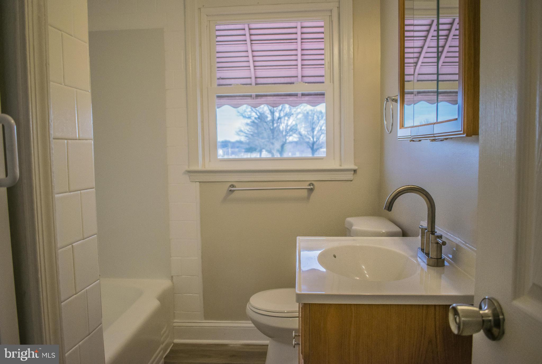 5503 Moravia Road Baltimore, MD 21206 - Photo 23 of 30 Bath