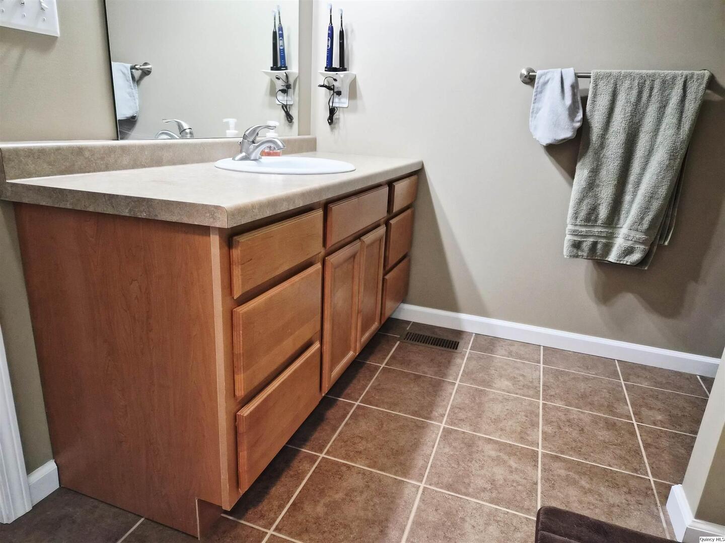 720 Brookfield Road Quincy, IL 62305 - Photo 11 of 23