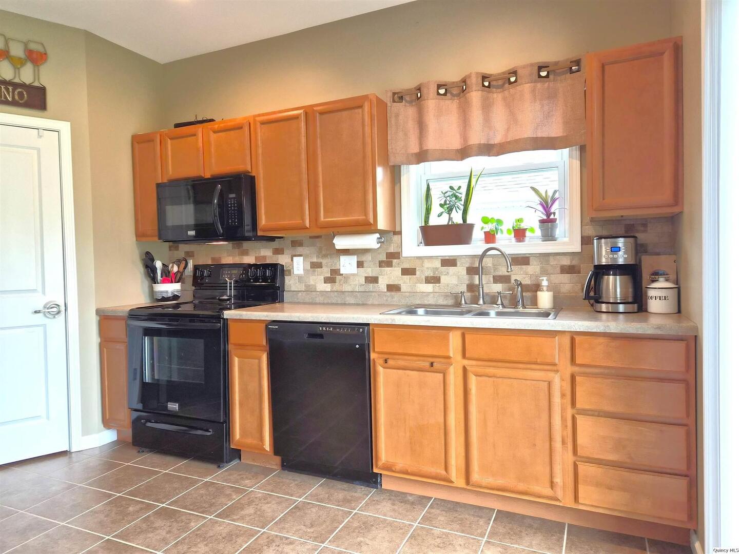 720 Brookfield Road Quincy, IL 62305 - Photo 7 of 23