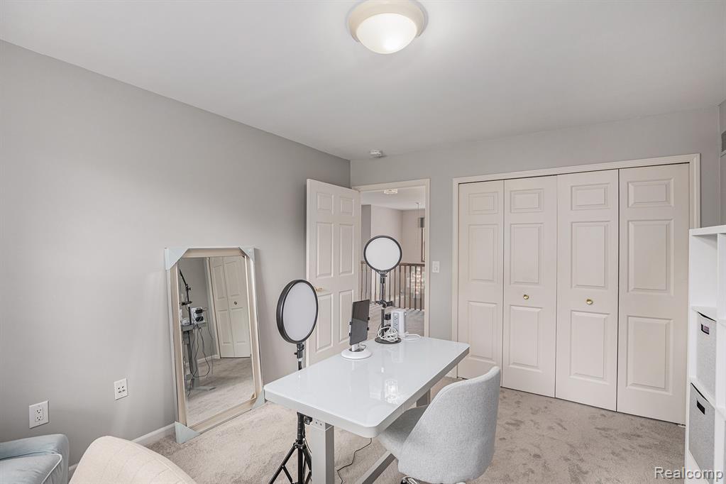 3074 Woodcrest Road Rochester Hills, MI 48309 - Photo 27 of 39