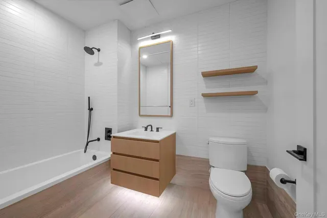 $1,390,000 | 5 Ct Square West, Unit 6A | Long Island City