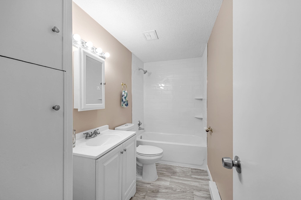 99 Lakevilla Avenue Springfield, MA 01109 - Photo 22 of 34