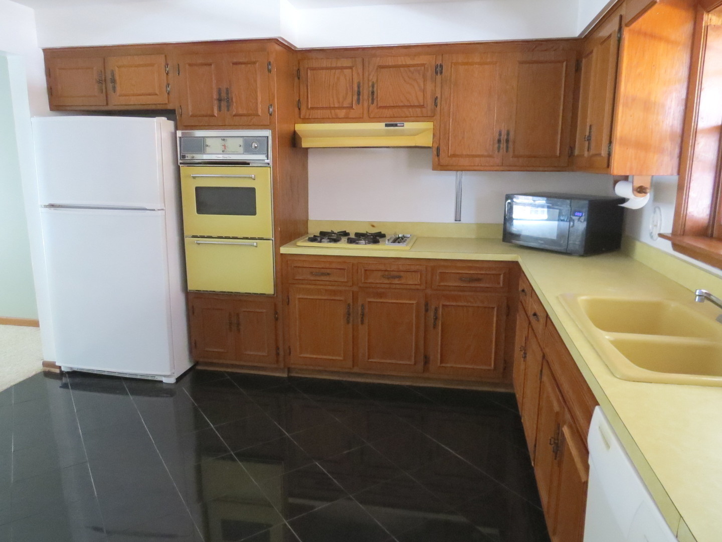 24 North Pistakee Lake Road, Unit 2D Fox Lake, IL 60020 - Photo 14 of 30 a kitchen with kitchen island a sink a stove and refrigerator