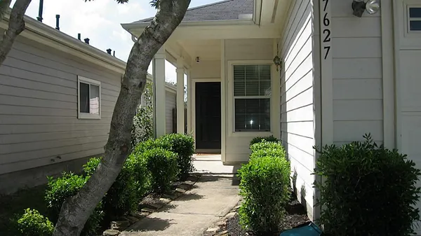 a view of a pathway both side of the house