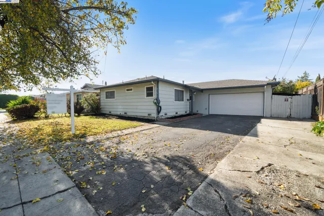 a house view with a outdoor space