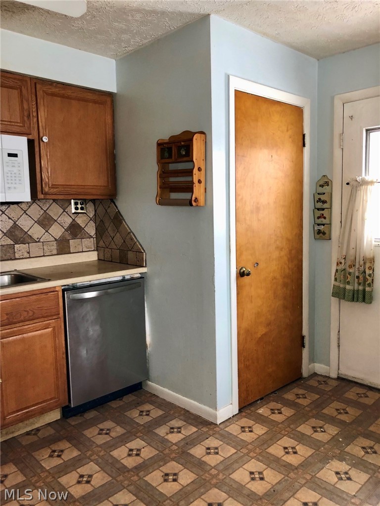 7055 Autumn Road Southwest Carrollton, OH 44615 - Photo 4 of 15 Gallery Image 4