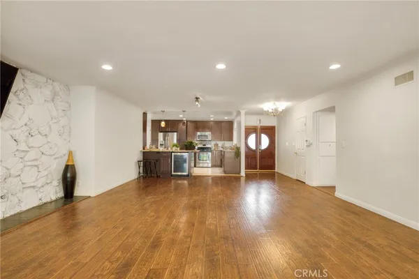 $5,995 | 23932 West Oxnard Street, Woodland Hills, CA 91367