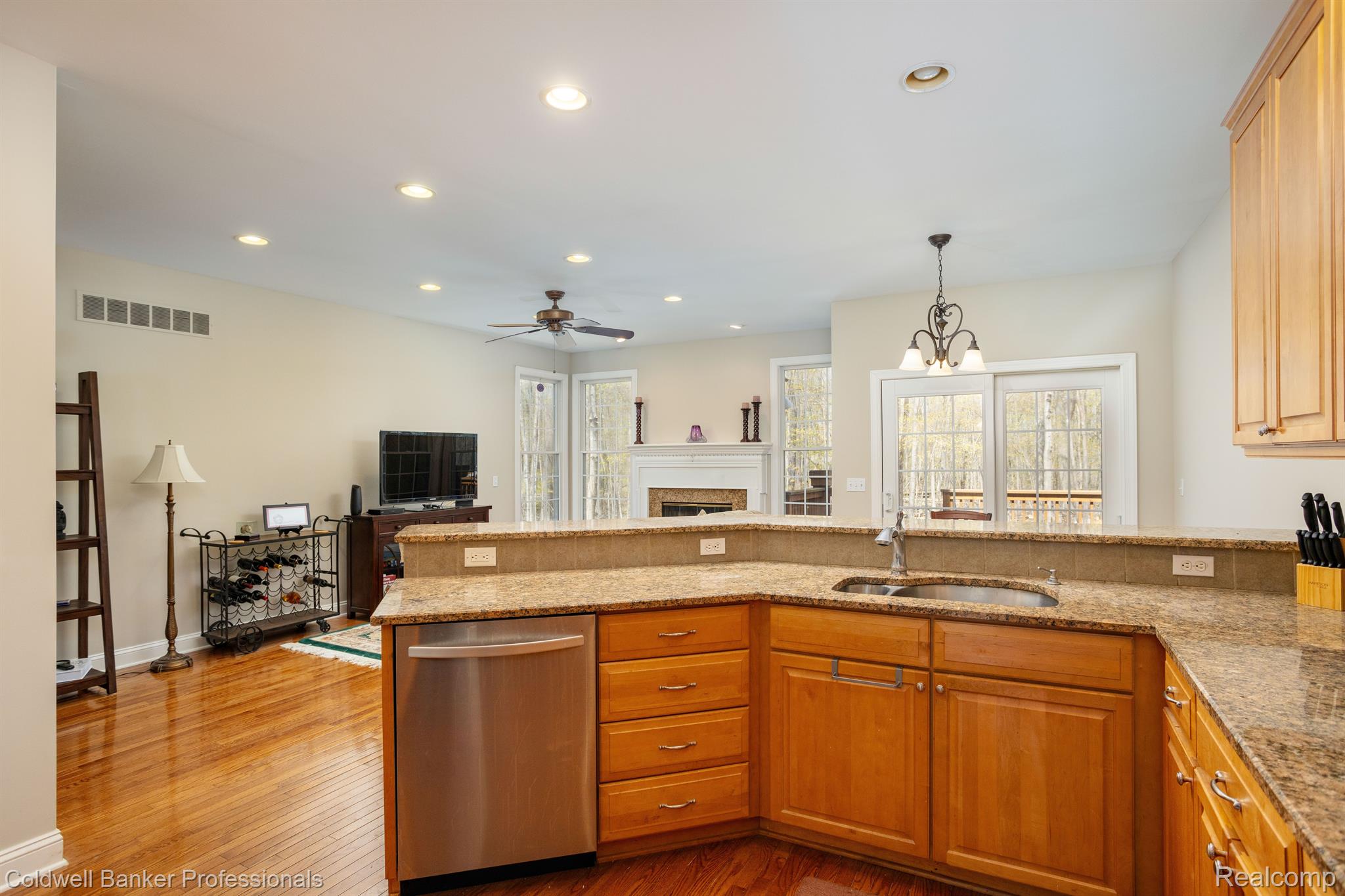 49702 Timber Trail Novi, MI 48374 - Photo 15 of 36 kitchen