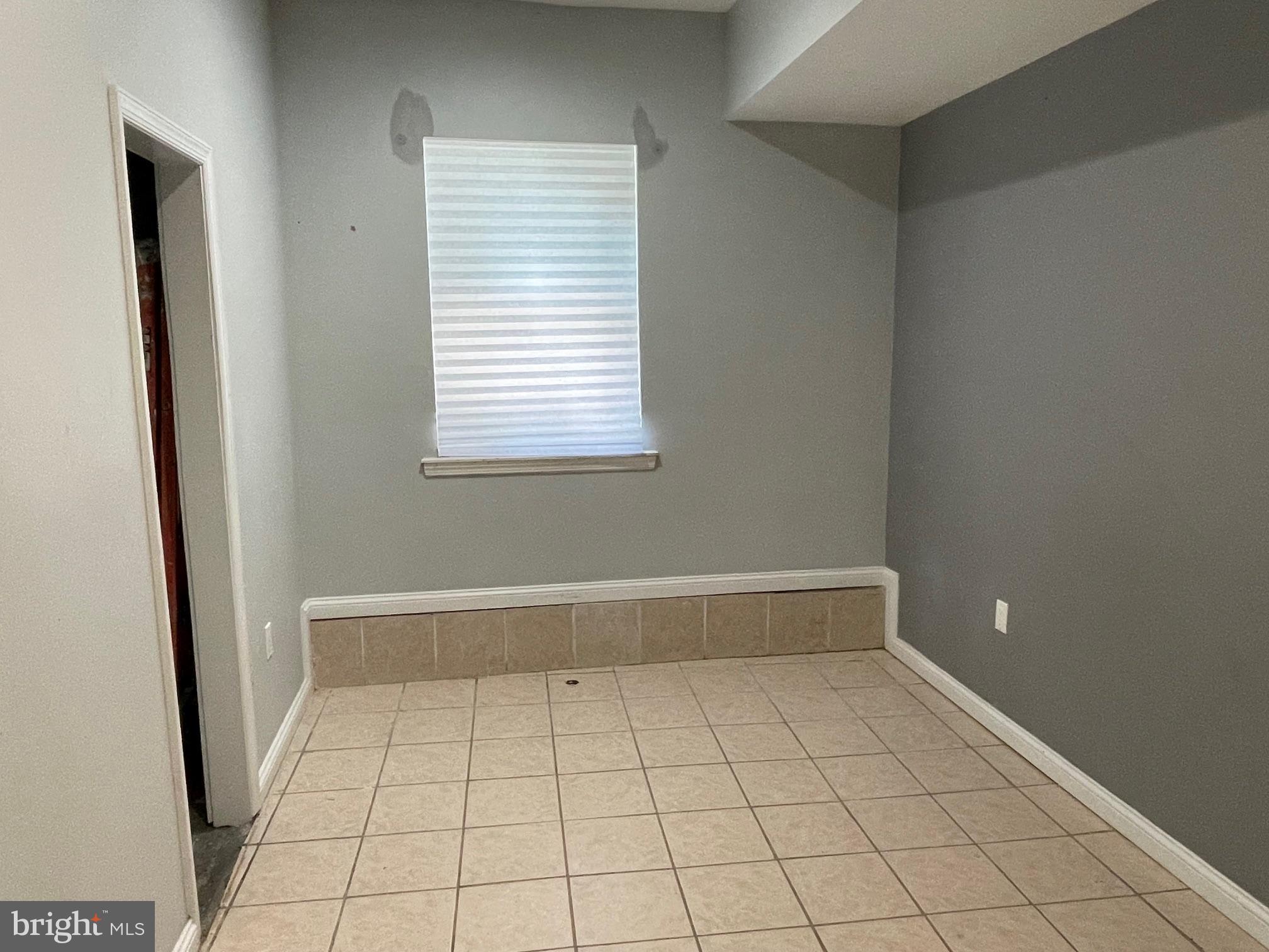 1339 U Street Southeast Washington, DC 20020 - Photo 14 of 23 a bathroom with a bathtub