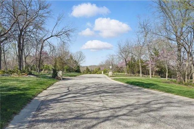 $695,000 | 18233 Aberdeen Street, Stilwell, KS 66085
