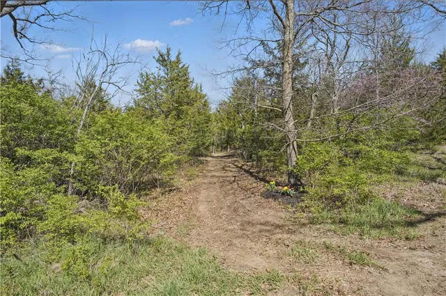 $695,000 | 18233 Aberdeen Street, Stilwell, KS 66085