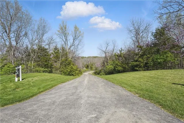 $695,000 | 18233 Aberdeen Street, Stilwell, KS 66085