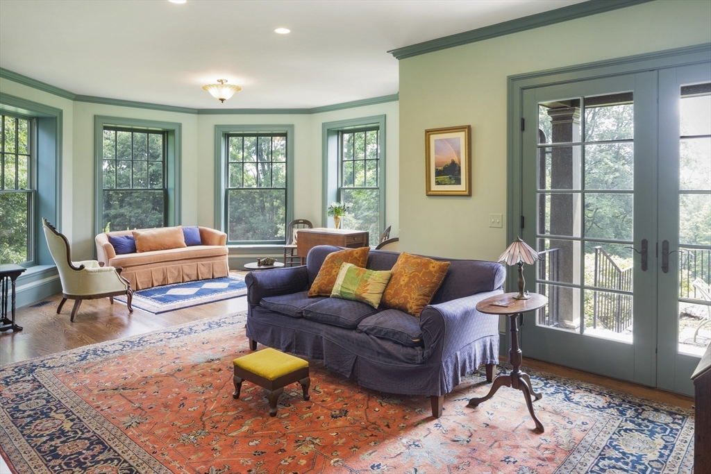 49 Willard Common Concord, MA 01742 - Photo 16 of 39 a living room with furniture and a window