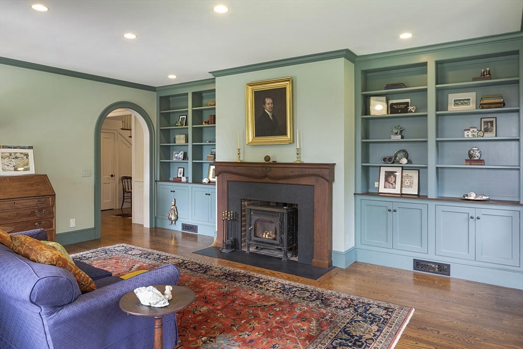 49 Willard Common Concord, MA 01742 - Photo 17 of 39 a living room with furniture and a fireplace