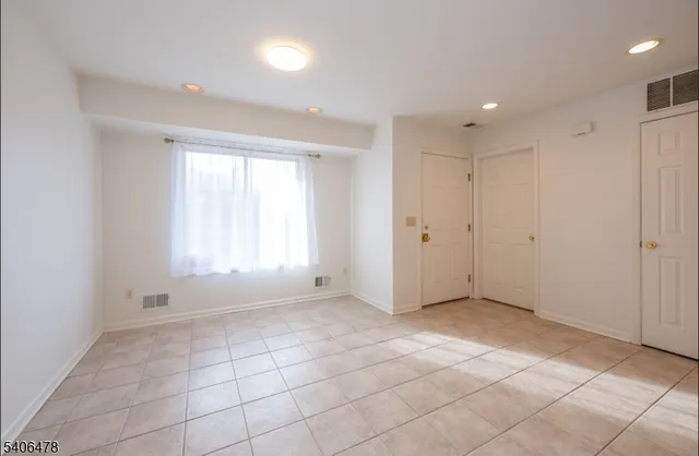 $389,999 | 2 Snowmass Court, Unit 2, Vernon, NJ 07462